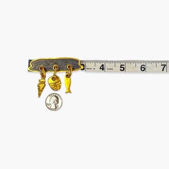 Bar Pin Brooch Gold Tone Dangle Charm Spear Head Mummy Mask Fish Textured Inset - Picture 8 of 8